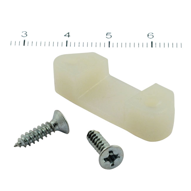 Alternator stator plug retainer